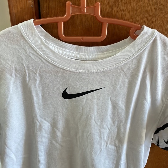 Nike White Logo T-shirt. - Picture 2 of 3